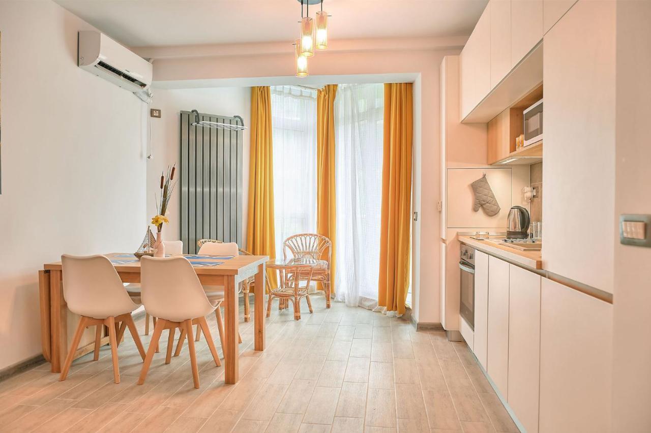 Opal Luxury Apartment 92 Spa N Pool Beach Resort Năvodari 외부 사진